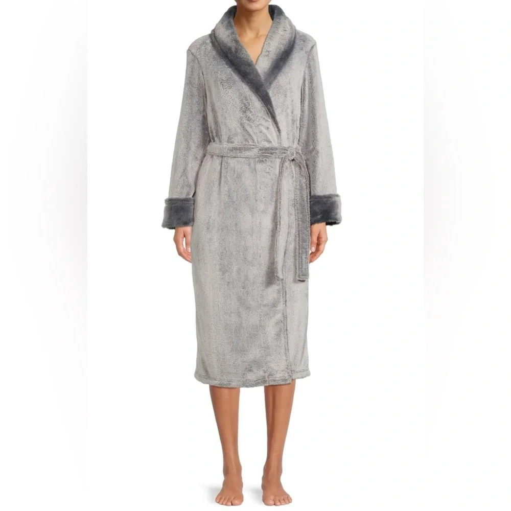 NWT Secret Treasures Superminky Sleep Robe